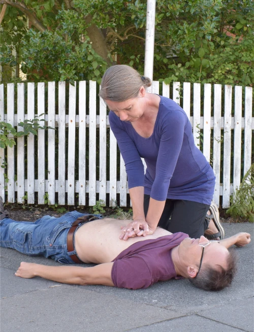Førstehjælpskurser i København og Sjælland. First aid courses in Copenhagen and Zealand. HLR - HjerteLungeRedning. CPR - CardioPulmonaryResuscitation